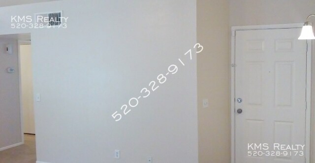 Building Photo - 5654 S Wood Crest Dr