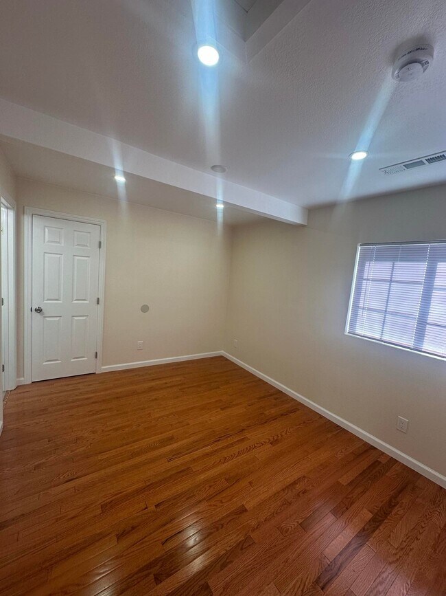 Foto del edificio - 4027 Fullington St