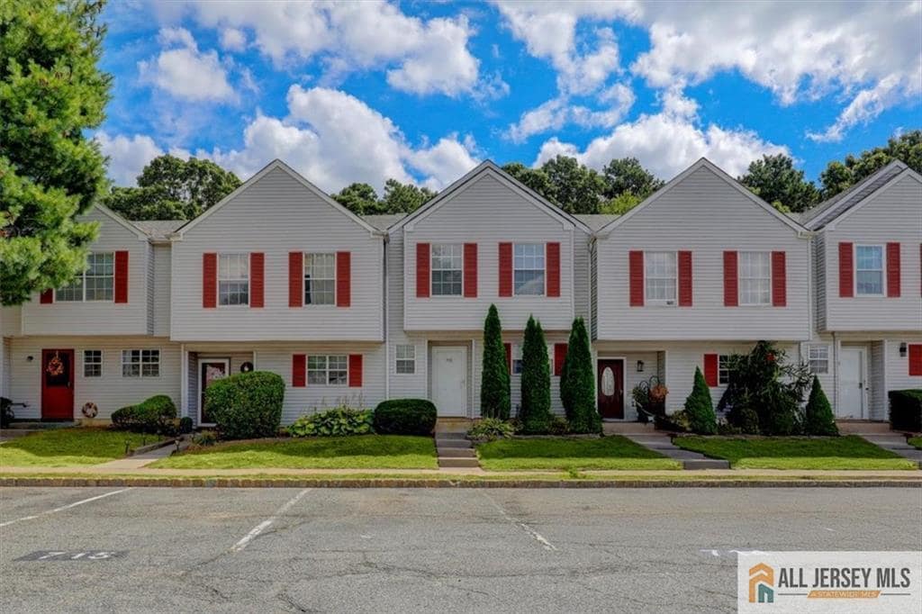 Primary Photo - 715 Darlington Dr