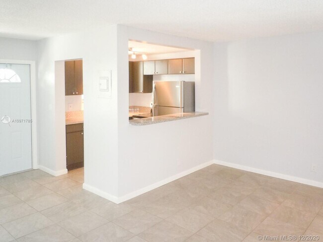 Building Photo - 5841 SW 36th Ct