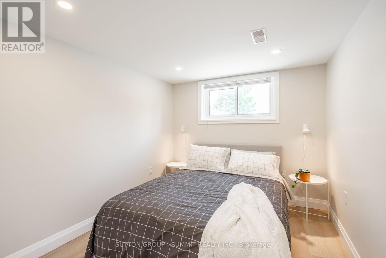 Photo principale - 73-73 Cranbrook Dr