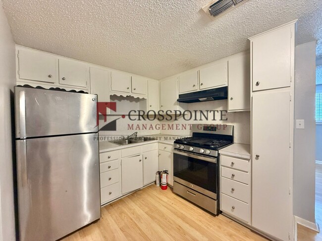 Foto del edificio - 1 Bed 1 Bath at Broadway Apartments! All Bills Paid!