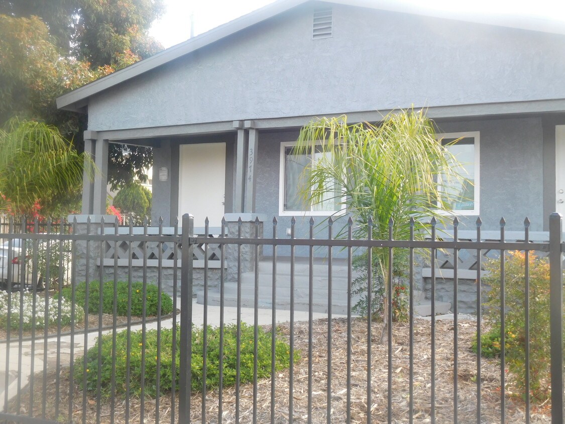 Building Photo - 3978 Halldale Ave