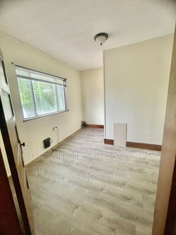 Building Photo - 1505 Fleck St