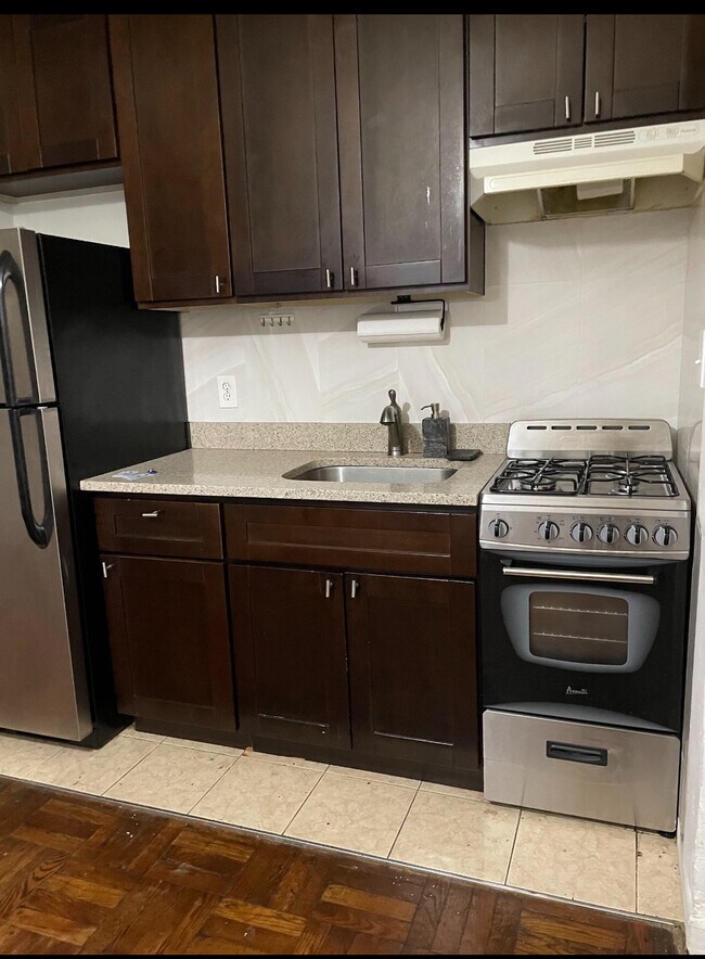 Foto del edificio - 3415 74th St