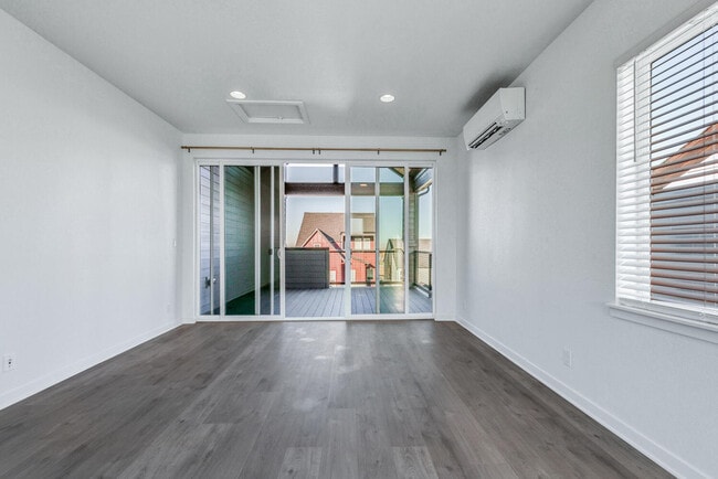 Building Photo - 1964 W 166th Dr