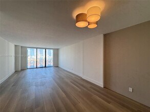 Building Photo - 18151 NE 31st Ct