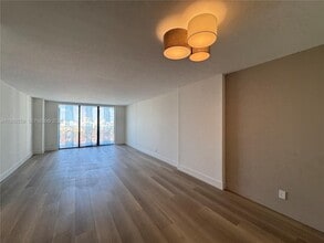 Building Photo - 18151 NE 31st Ct