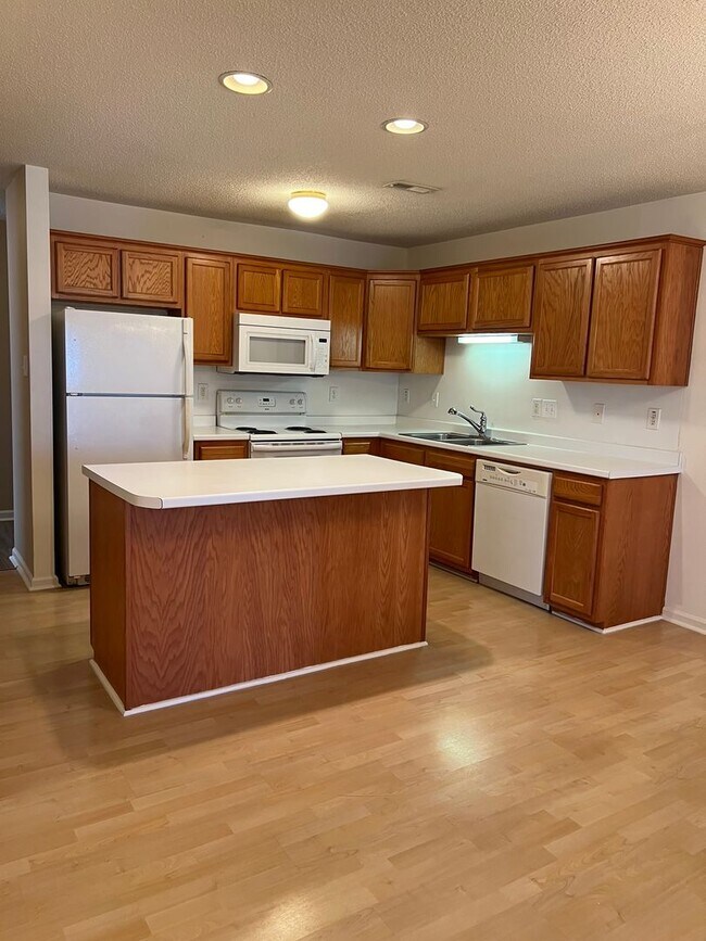 Building Photo - 162 Springwood Ln