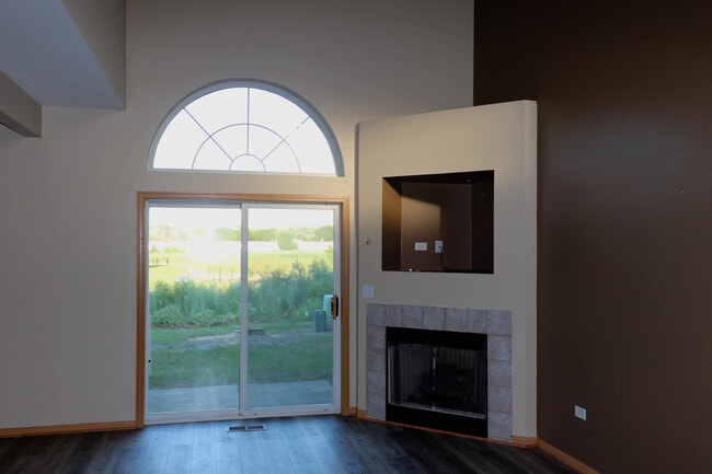 Foto del edificio - 2510 Oak Tree Ln