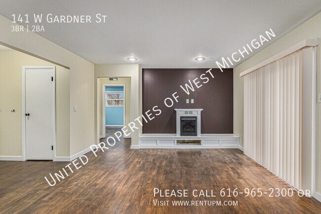 Building Photo - Available Now | 3 Bed 2 Bath Single Family...