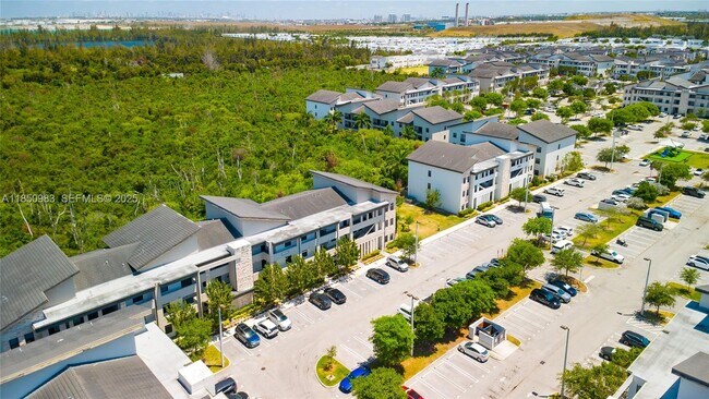 Foto del edificio - 8175 NW 104th Ave