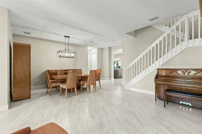 Photo - 7654 Jewelwood Dr House