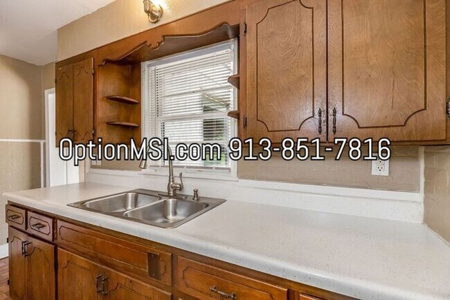 Building Photo - Cozy and updated 2 bedroom