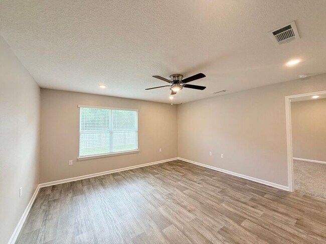 Foto del edificio - 6401 Churchill Cir