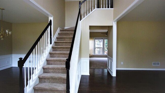Foto del edificio - 345 Bloombridge Way NW