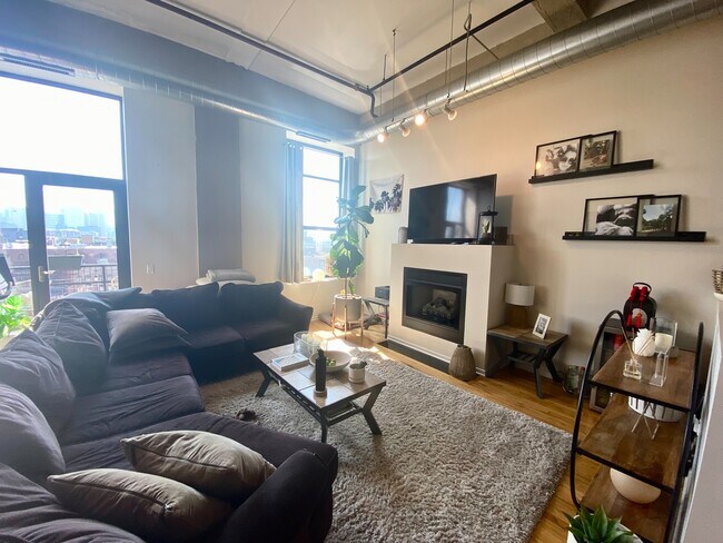 Foto del edificio - 1645 W Ogden Ave