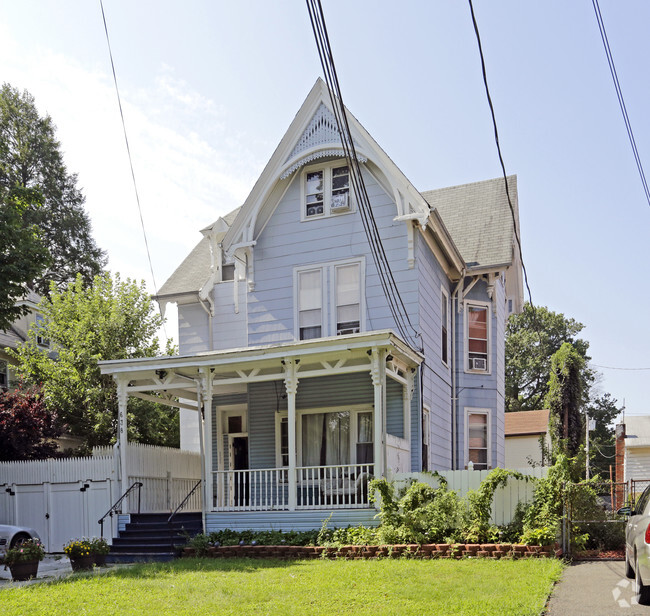 Building Photo - 636-638 Wyoming Ave