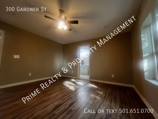 Building Photo - 300 Gardner St