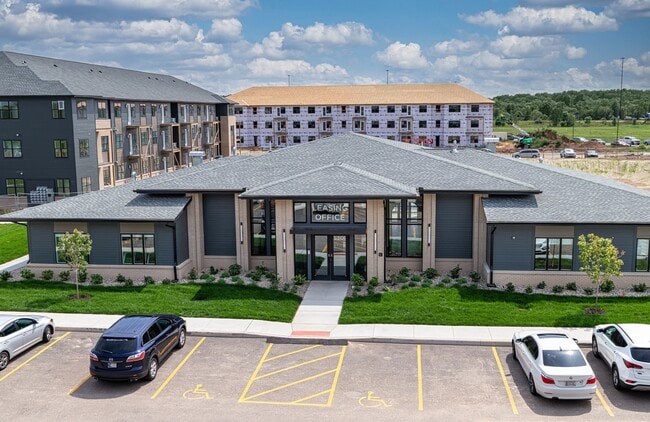 Building Photo - Flats at Pinecreek