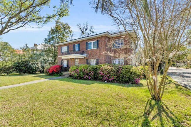 Foto del edificio - 2 bedroom off of Historic Victory Drive and minutes from Daffin Park