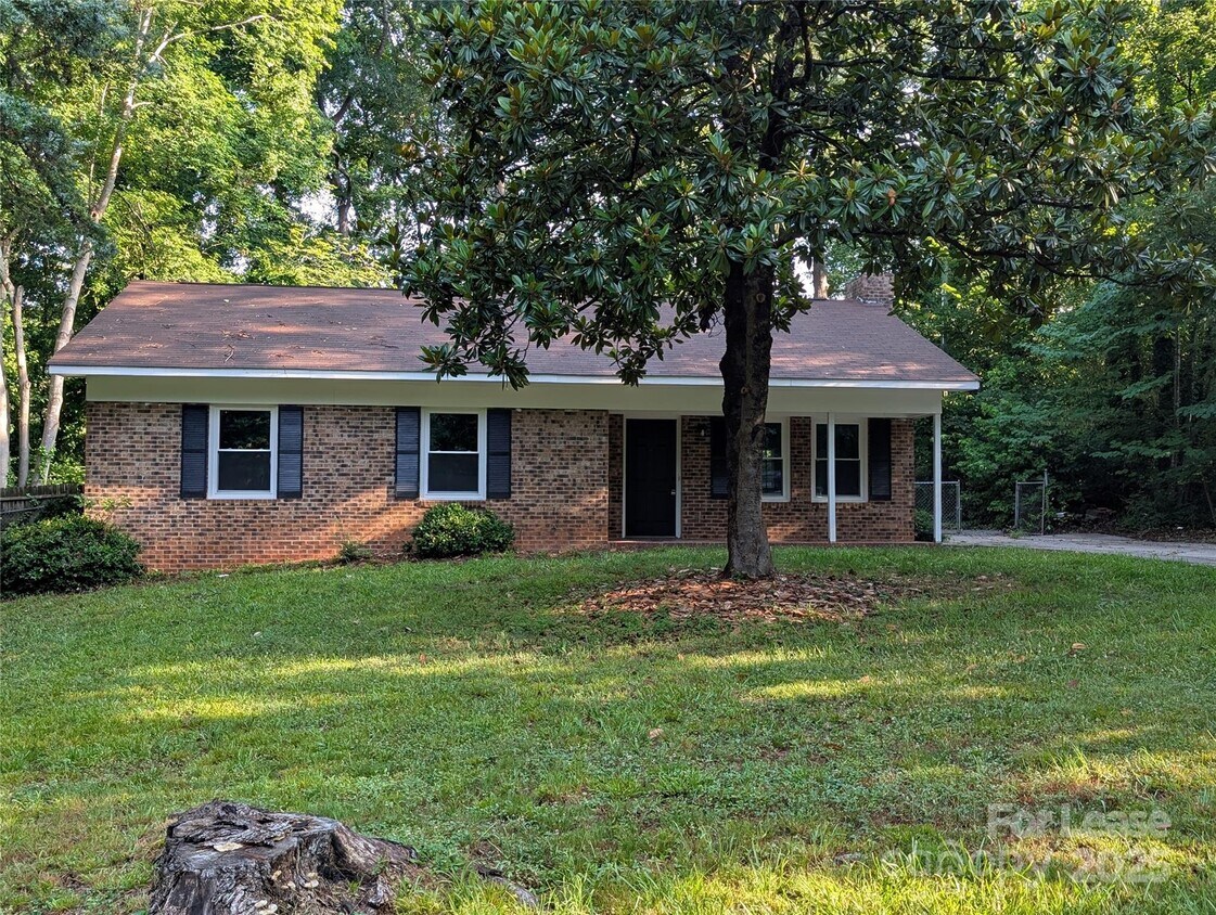 Foto principal - 1301 Sharon Dr