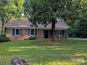 Building Photo - 1301 Sharon Dr