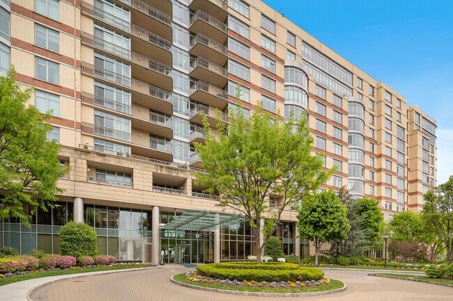 Building Photo - 8100 River Rd