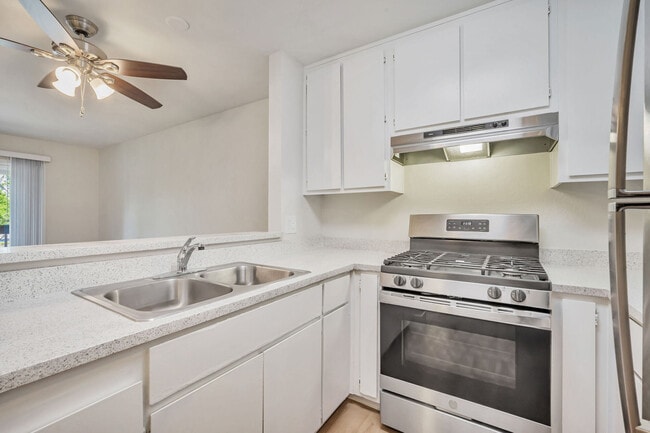 Building Photo - Country Club Village