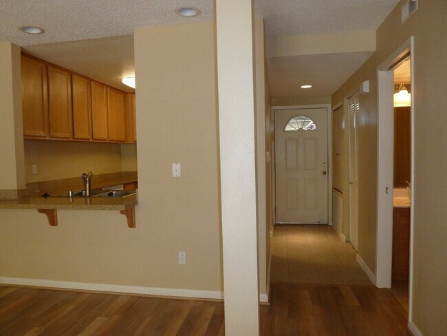 Building Photo - PET FRIENDLY! 2 Bedroom, 1.5 Bathroom Town...