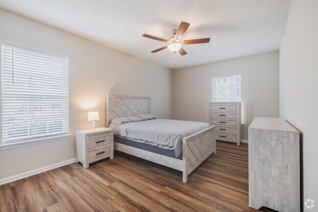 2 habitaciones, 2 baños - 1080 pies cuadrados - Dormitorio principal - Millstone Place