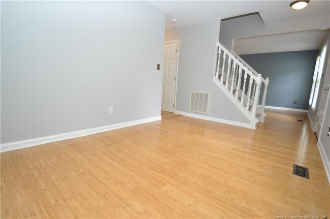Foto del edificio - 109 Wood Valley Ct