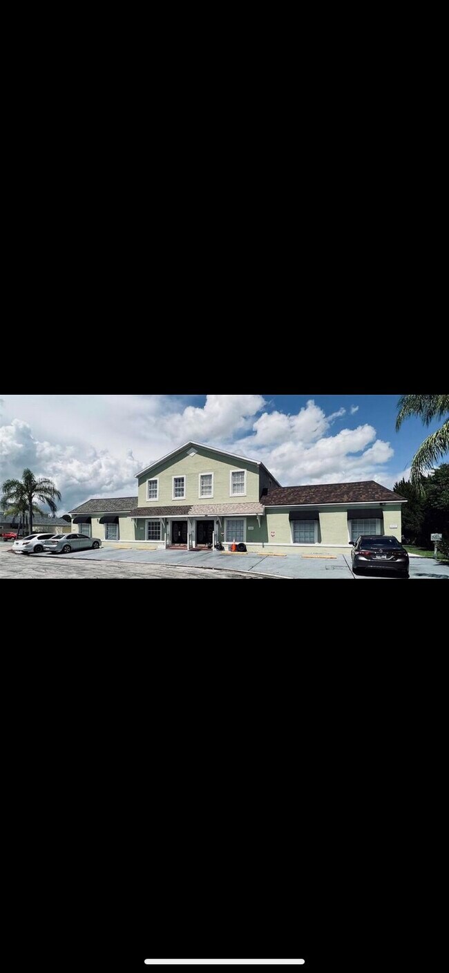 Foto del edificio - 1005 Universal Rest Pl