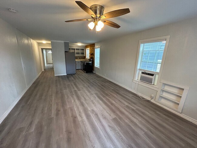 Foto del edificio - MUST SEE!! Newly REMODELED 1 Bedroom Unit ...