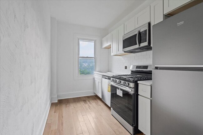 Building Photo - 5556-5558 Pocusset St