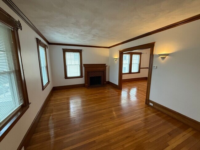 Foto del edificio - 68 Templeton Pkwy