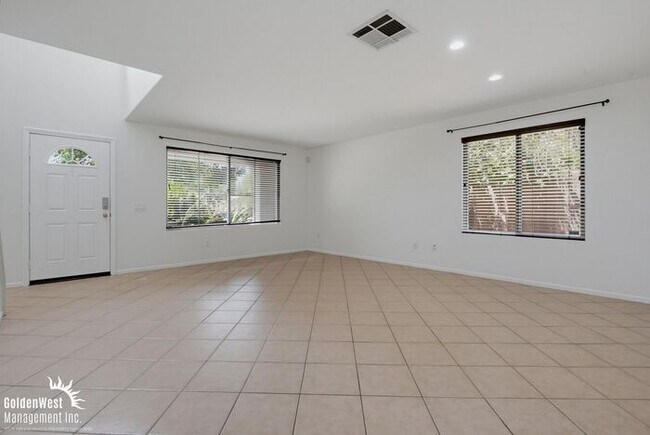 Foto del edificio - Bright & Spacious 4Bdm and 3Ba Home in Escondido!