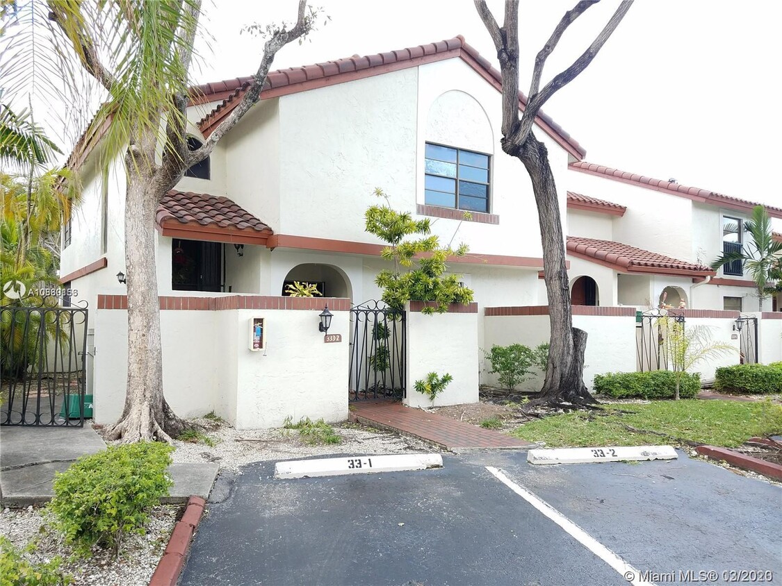Primary Photo - 333 Ives Dairy Rd