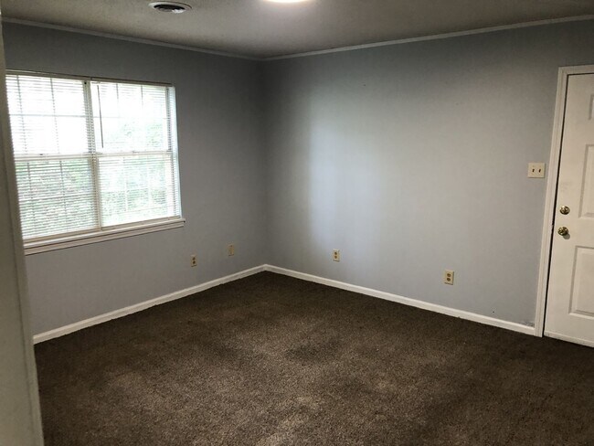 Foto del edificio - 726 A Robindale Dr