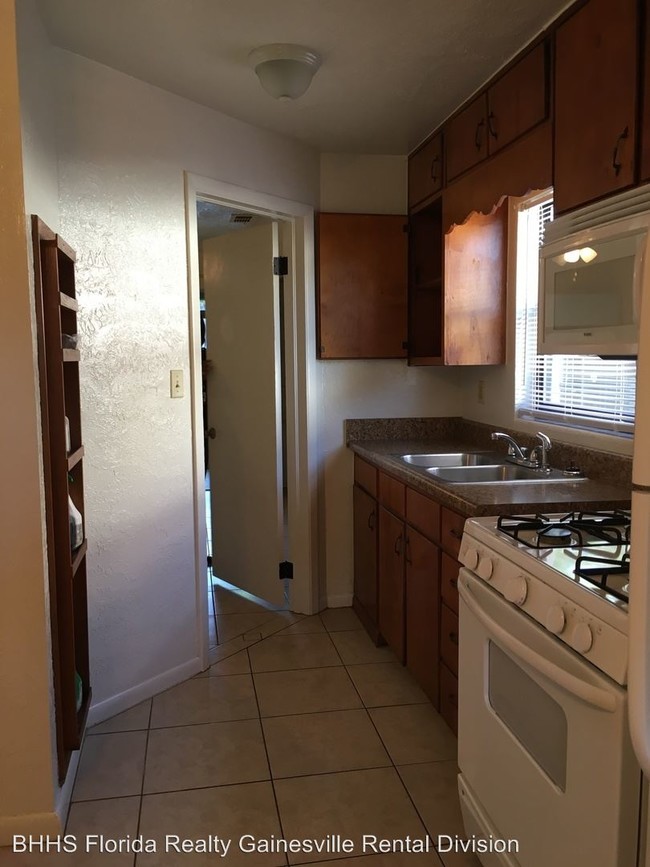 Building Photo - 1406 SW 18th Pl