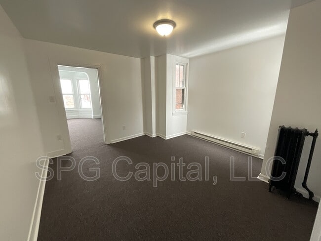 Building Photo - 928 W Princess St