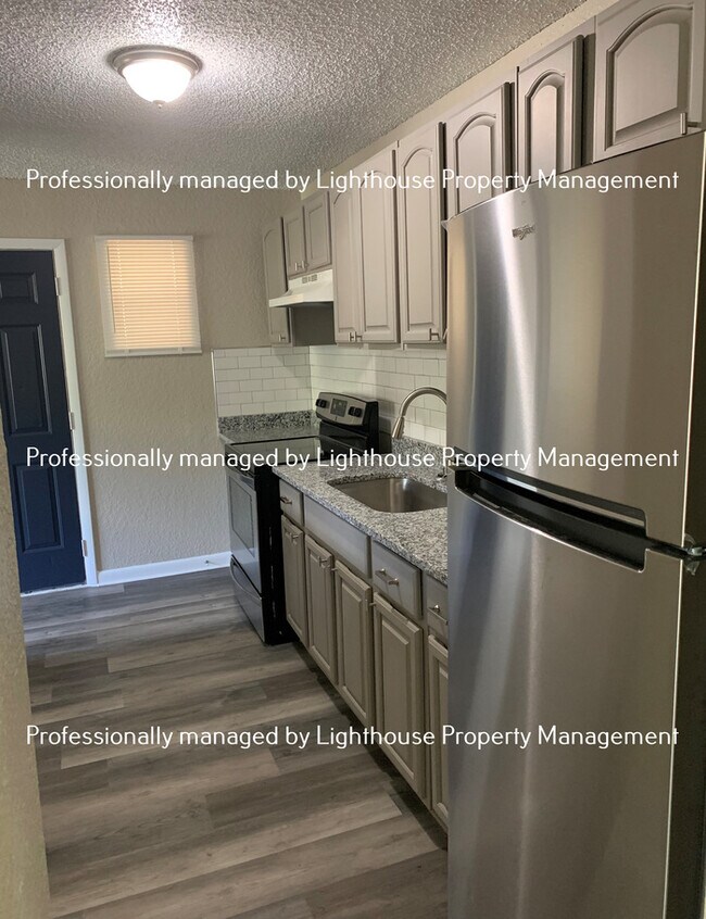 Foto del edificio - Beautiful 3 Bedroom Home With Stainless Steel Appliances