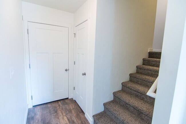Building Photo - 682 N 130 E
