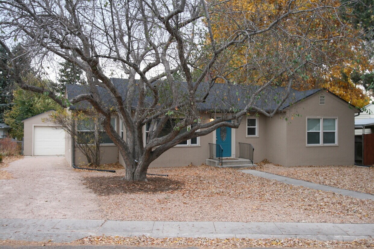 Primary Photo - Charming 3 Bedroom Ranch Style Home in Dis...