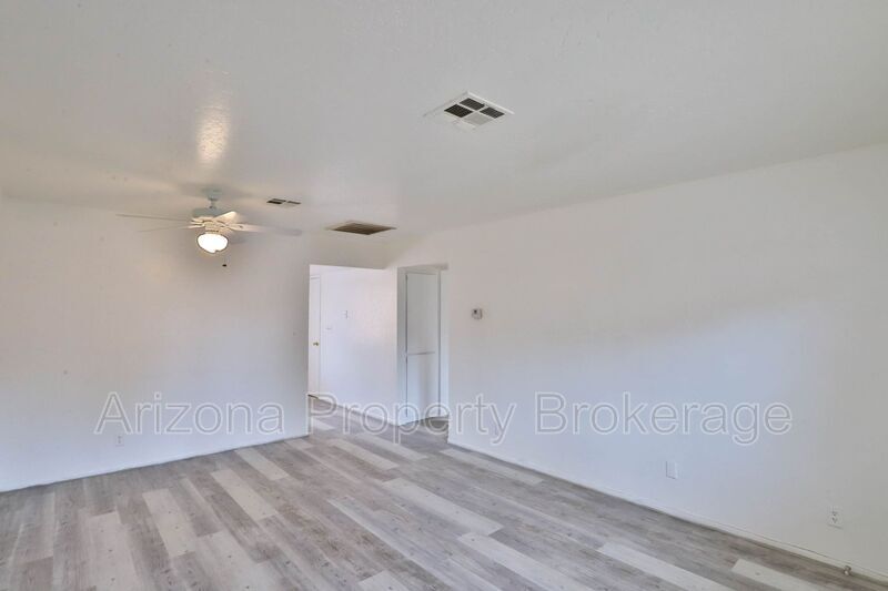 Foto principal - 1702 W Vogel Ave