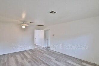 Building Photo - 1702 W Vogel Ave
