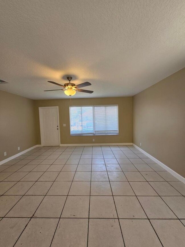 Building Photo - 4876 Orleans Ct