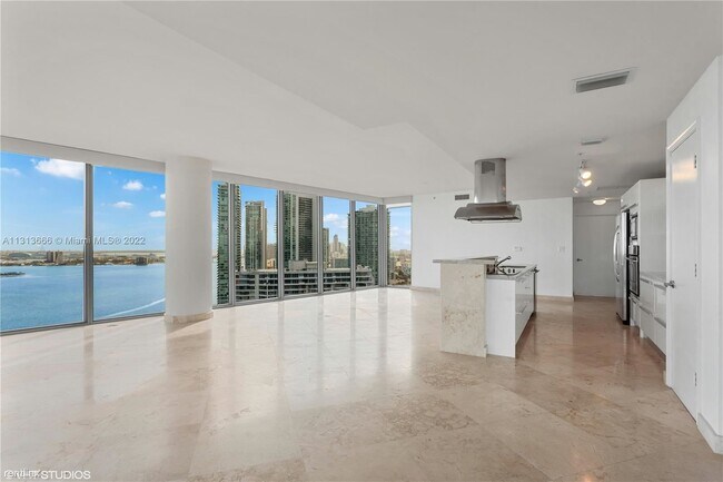 Foto del edificio - 2 br, 2.5 bath Condo - 601 NE 36th St Apt ...