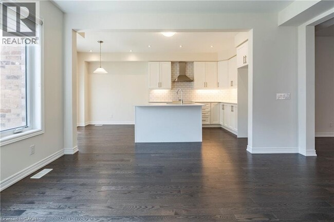Building Photo - 55 William Dunlop St.