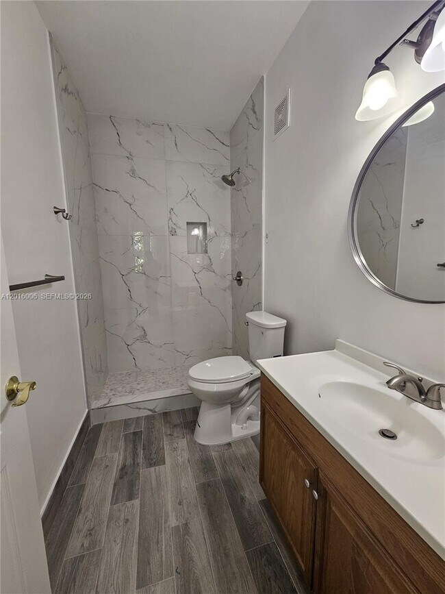 Foto del edificio - 17720 NW 73rd Ave